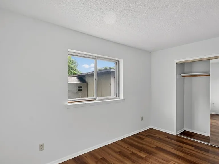 Debbie Dr — Photo 16
