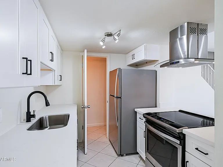 1237 E Lawrence Ln — Photo 8