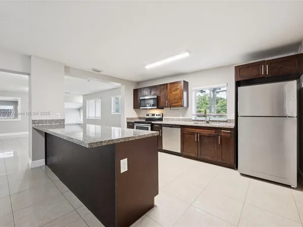 2041 Acapulco Dr, Hollywood, FL 33023