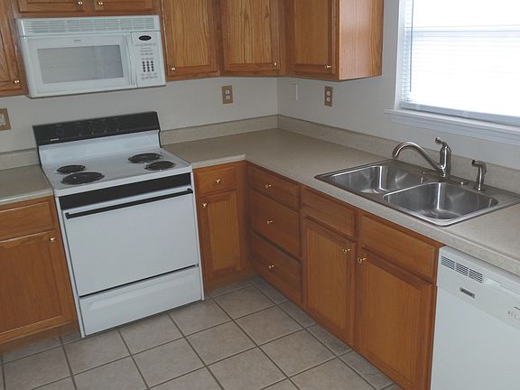 3rd image of 233 Dryer Dr