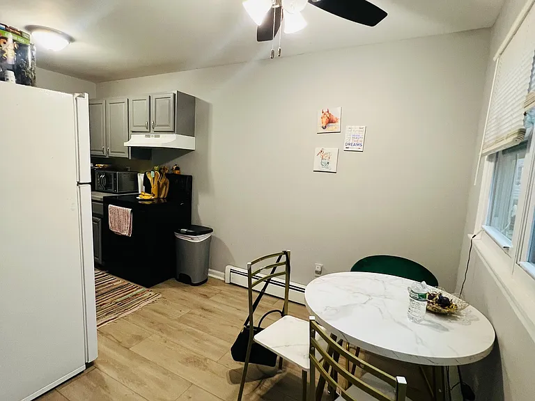208 Poplar St #2 — Photo 9