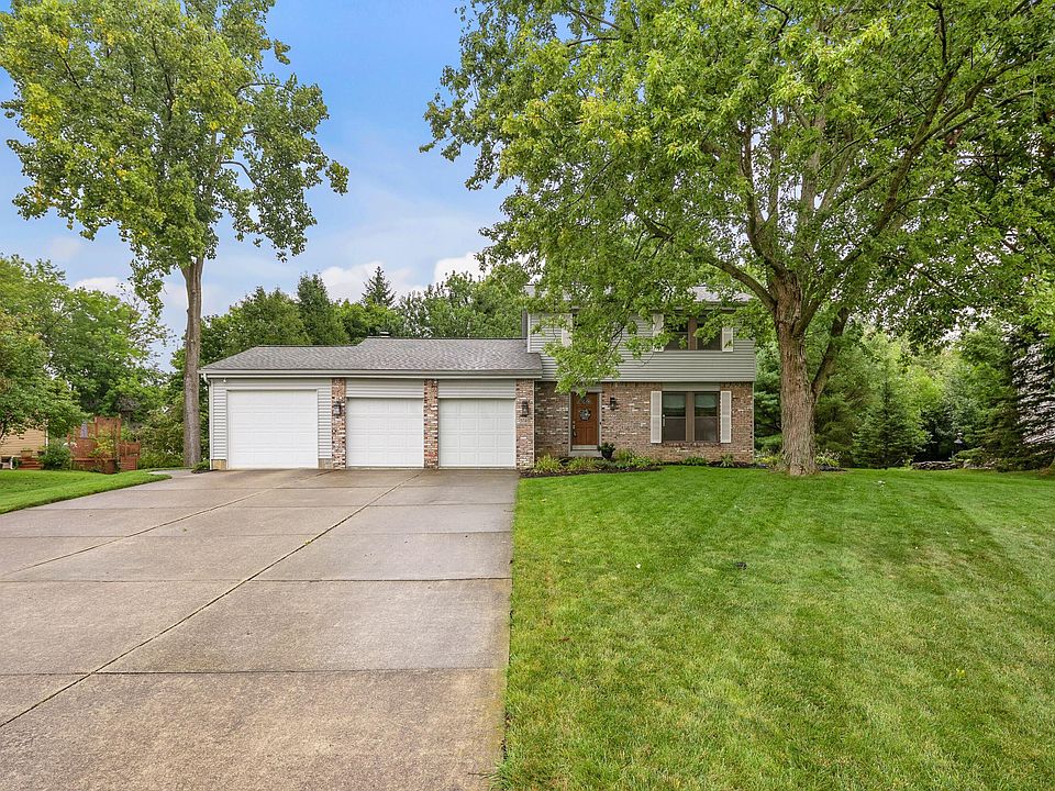 1st image of 9740 Woodsfield Cir N