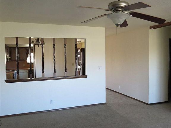 2nd image of 102 N Texoma Dr