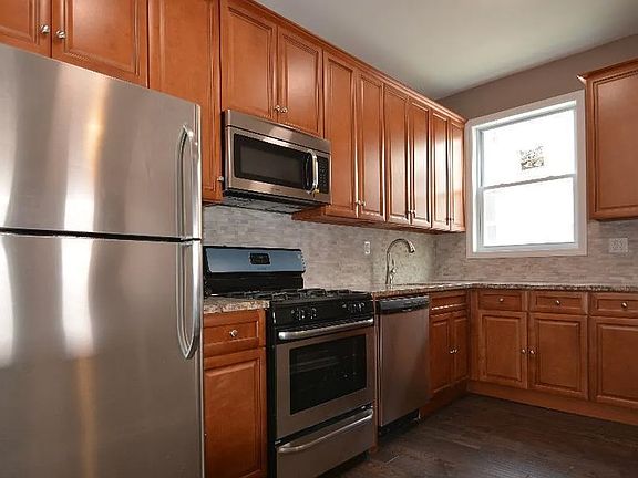 4th image of 22-30 35th St Floor 2