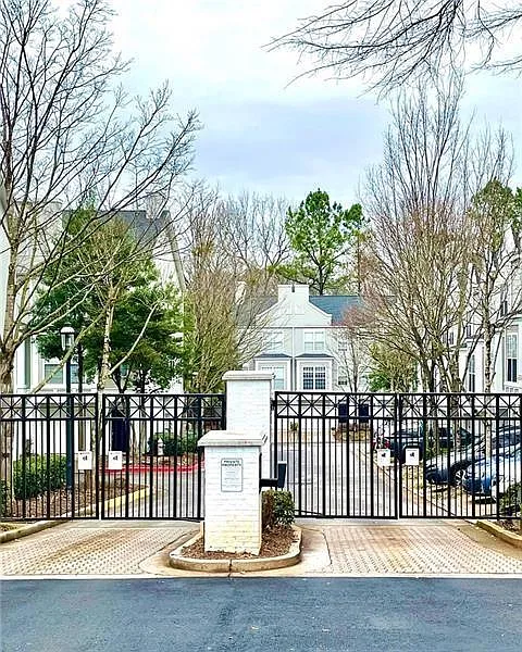 2 bed, 2.5 bath, 1350 sqft, $2,950 — Photo 3