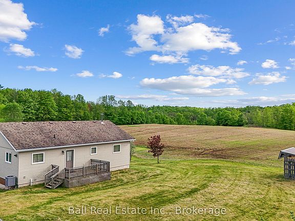 3rd image of 1869 Vansickle Rd