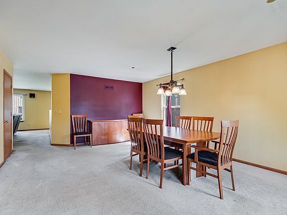 4th image of 6215 Fox Ridge Dr