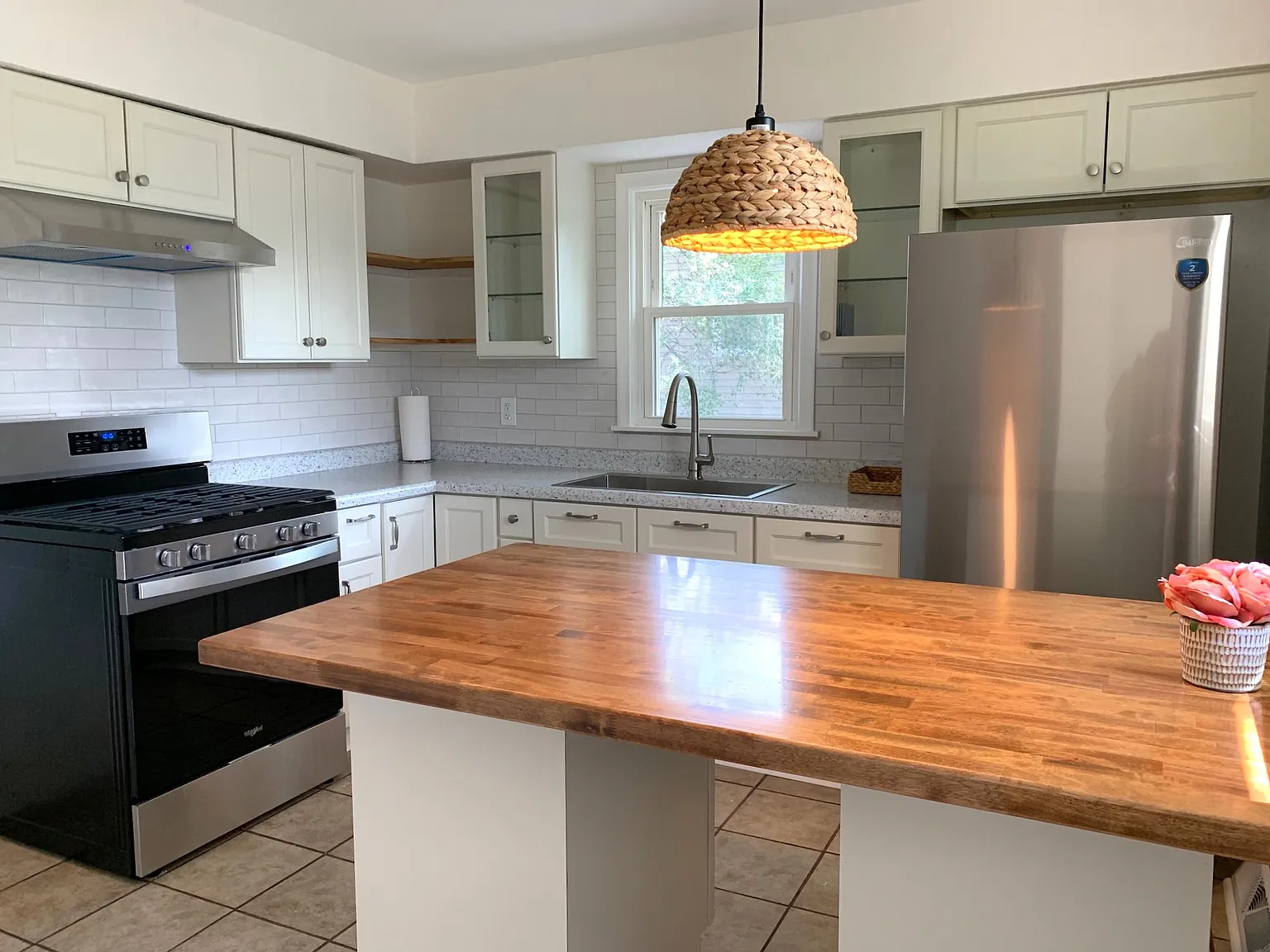 3 bed, 1200 sqft, $1,750 — Photo 1