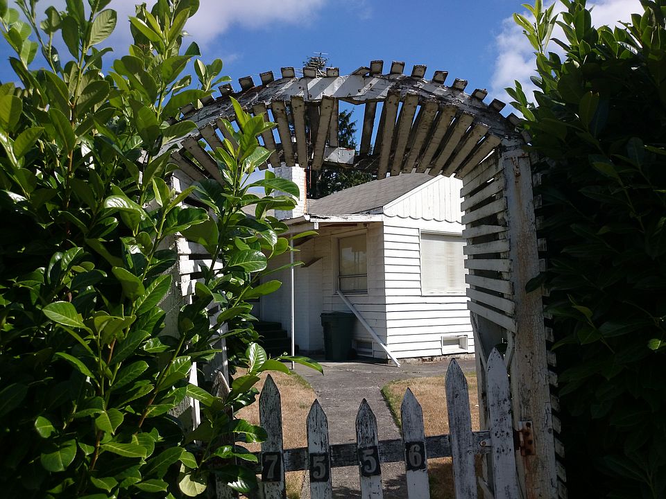 2nd image of 7556 33rd Ave NE