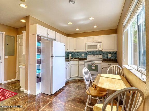 4th image of 23280 Washburn Ln
