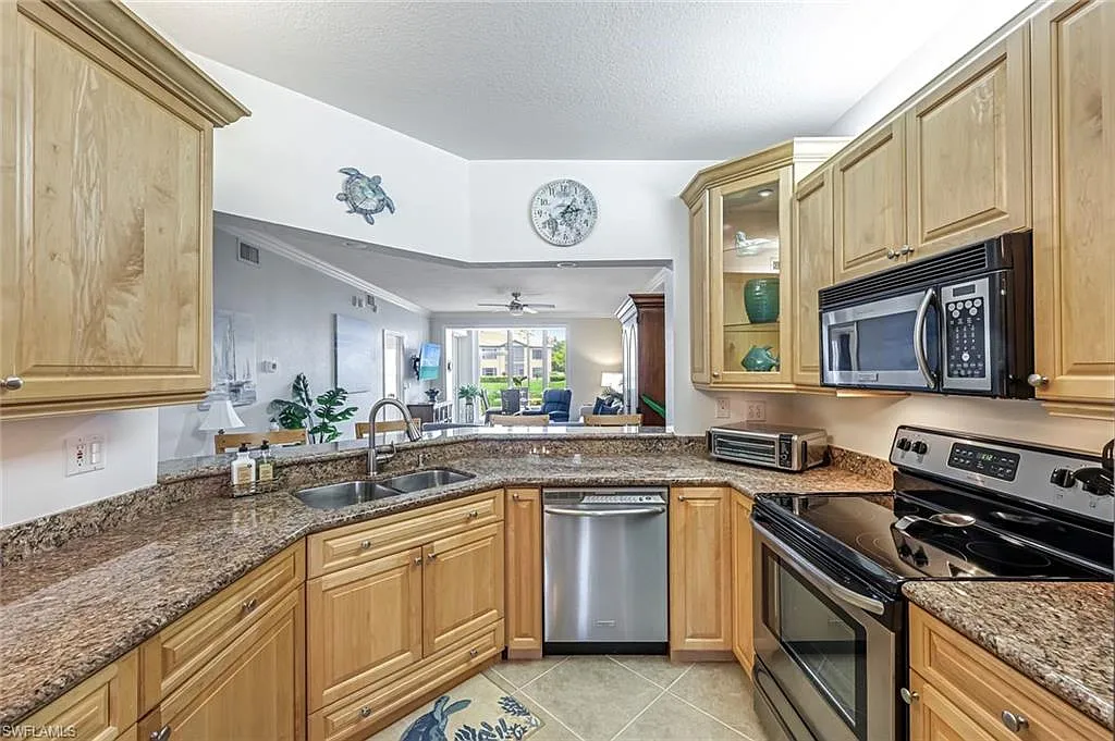 2 bed, 2.0 bath, 1203 sqft, $8,500 — Photo 4