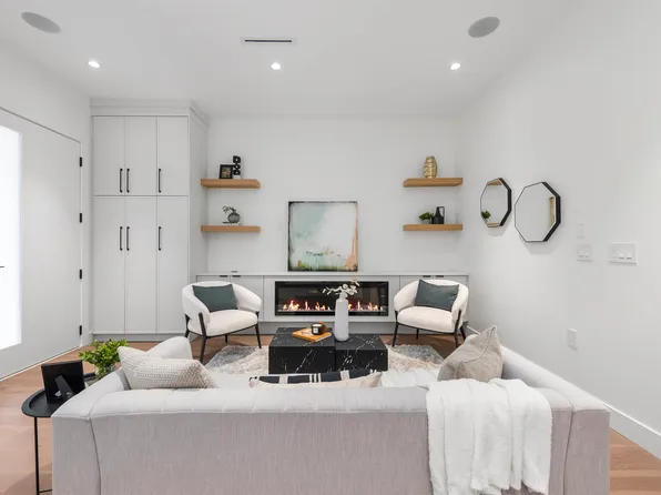 878 E 37th Ave #1, Vancouver, BC V5W 1G2