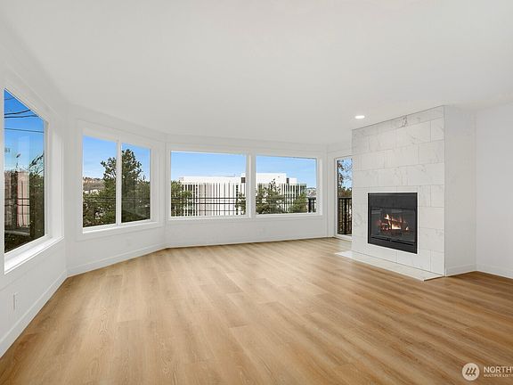 3rd image of 1028 Lakeview Boulevard E #4