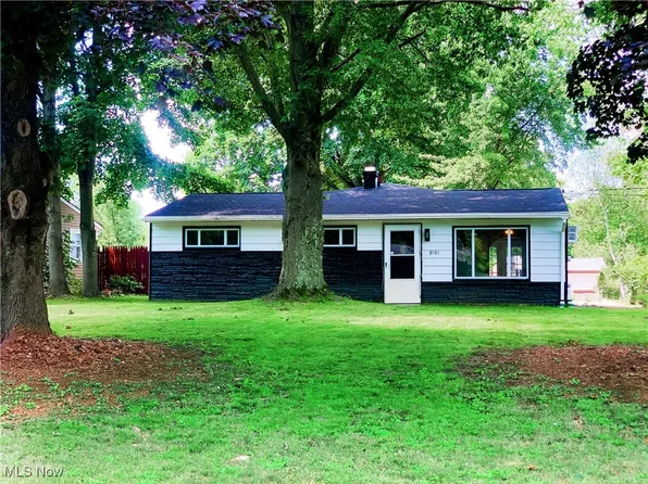 9191 Mary Ellen Rd, Ravenna, OH 44266