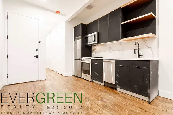 Rented by Greenrock Management | media 16