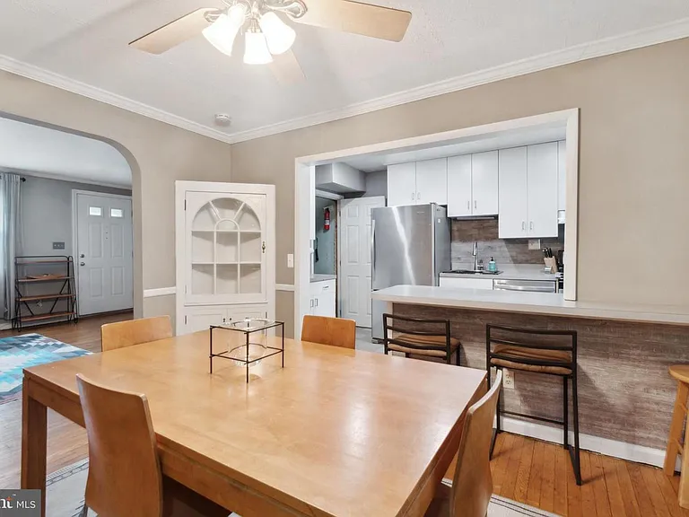 705 Eastshire Dr — Photo 7