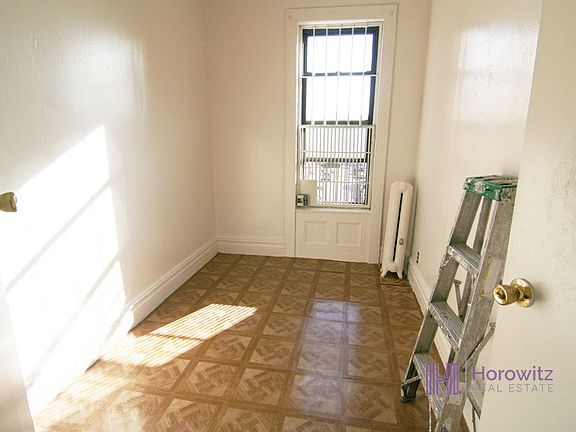 4th image of 2724 21st St APT 11