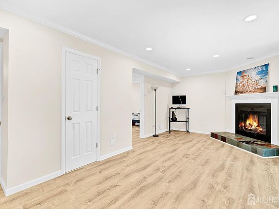 5th image of 3906 Victoria Ct