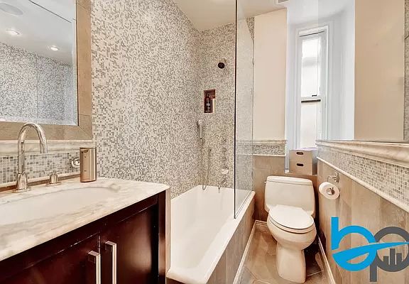 4th image of 140 W 71st St APT 8E