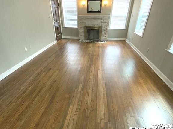 2nd image of 1943 W Gramercy Pl