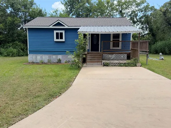 109 Handball Ct, Holiday Lakes, TX 77515