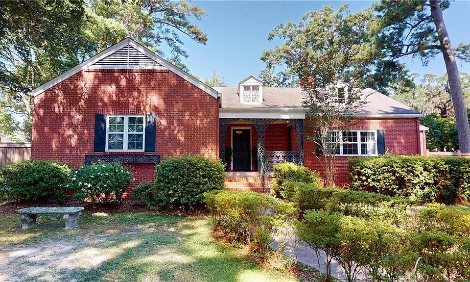 1st image of 300 Bromley Pl