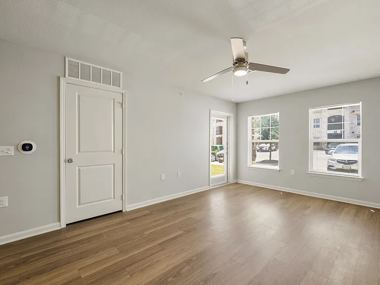 Agave East Apartments — Photo 9