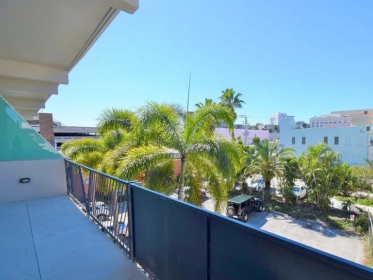 1520 Jackson St — Photo 11