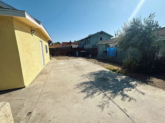 2nd image of 542 W Belmont St #544