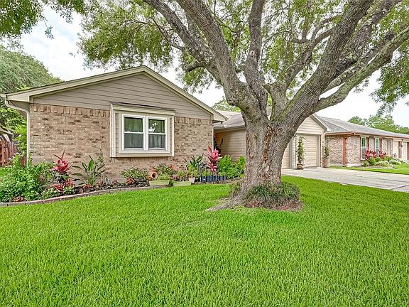 4th image of 324 Meadow Wood Ct