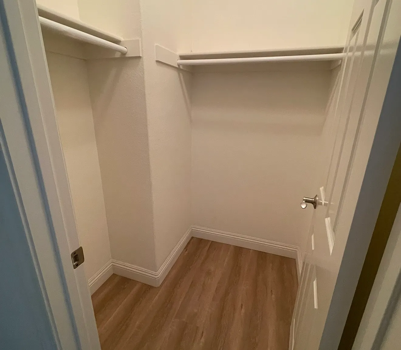 6 bed, 4689 sqft, $1,250 — Photo 3