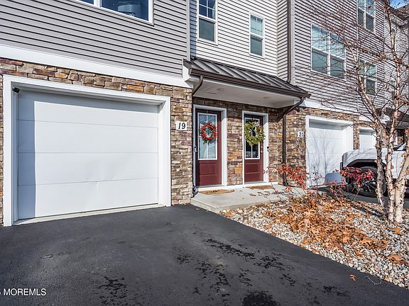3rd image of 19 Berkeley Crossings Way #319