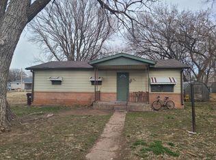 204 N Maple St, Lindsborg, KS 67456