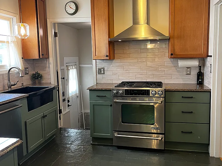 2525 NE Knott St — Photo 17