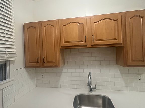 5th image of 3300 Scott St APT 201