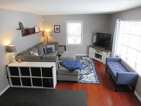 2nd image of 327 Madison Ave