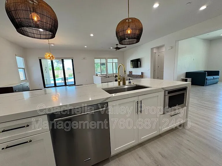 74635 Tesla Dr — Photo 17
