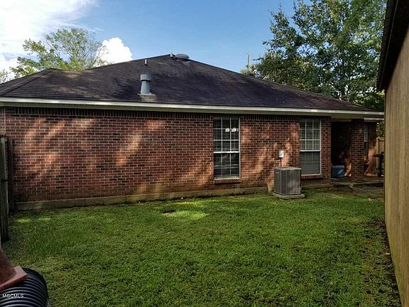3rd image of 2300 Tradewinds Dr