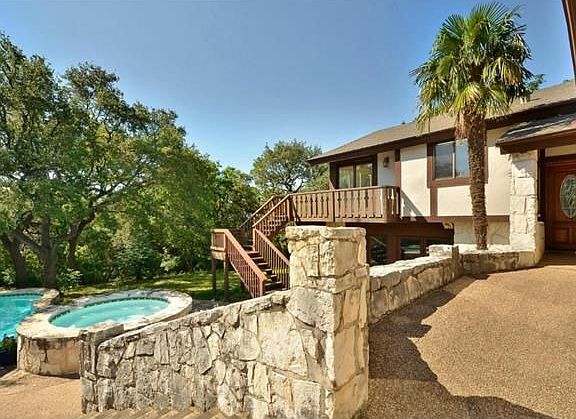 5th image of 306 McConnell Dr