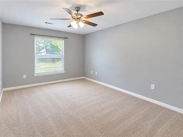 3 bed, 2.0 bath, 1254 sqft, $1,695 — Photo 4