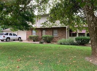 101 S Oak Ave, Altamont, KS 67330