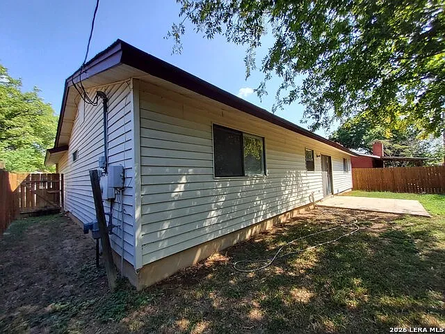 3 bed, 2.0 bath, 1197 sqft, $1,400 — Photo 4