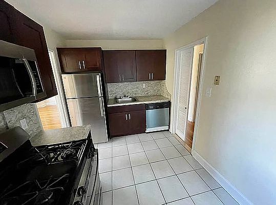 3rd image of 86-70 Midland Pkwy #4H