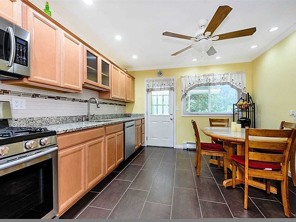 4th image of 2156 Kenwood Pl