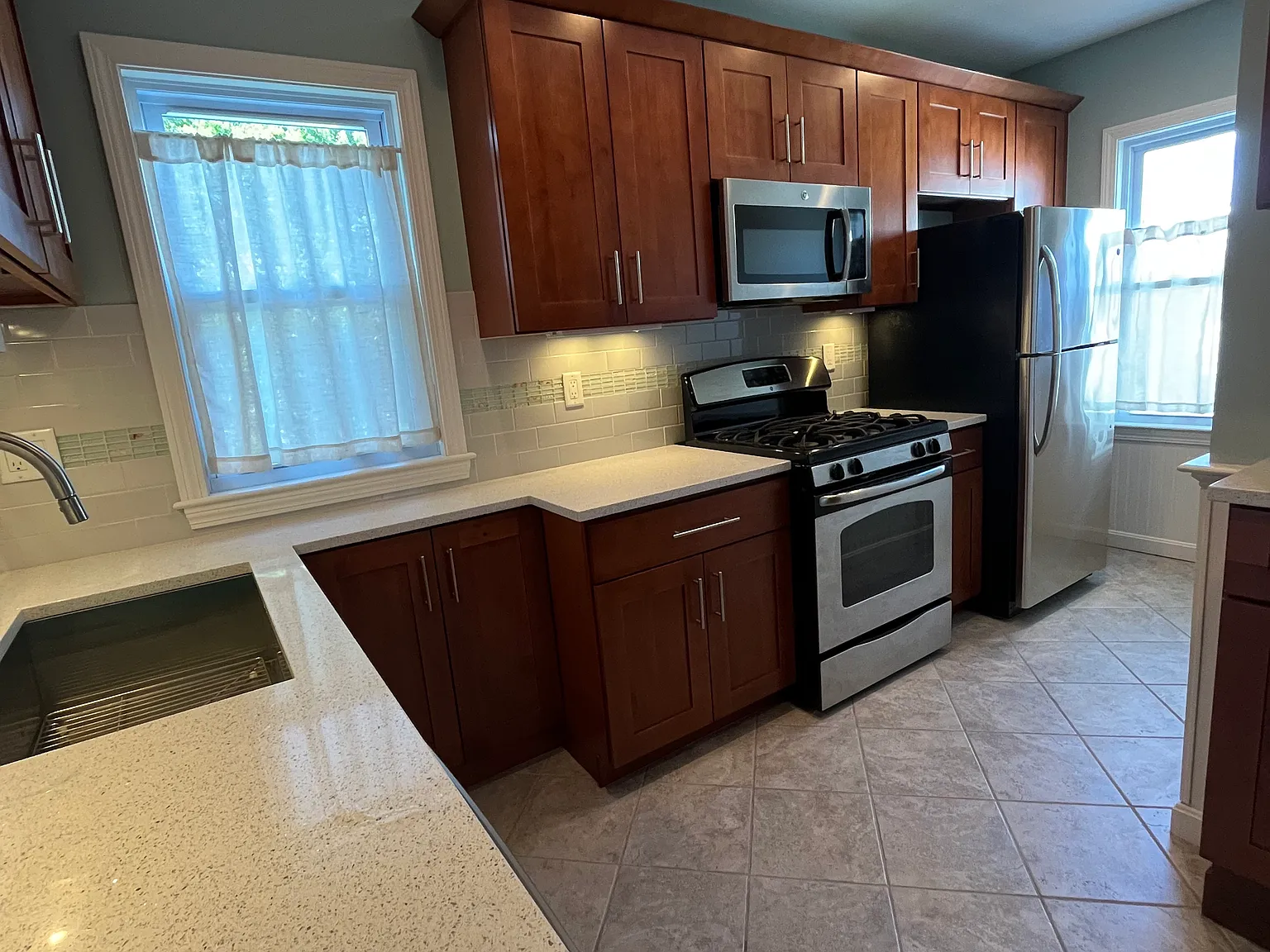 445 Wood St — Photo 2