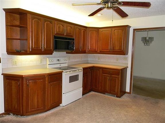 5th image of 4828 Mockingbird Ln