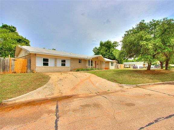 4th image of 912 Fontana Ln