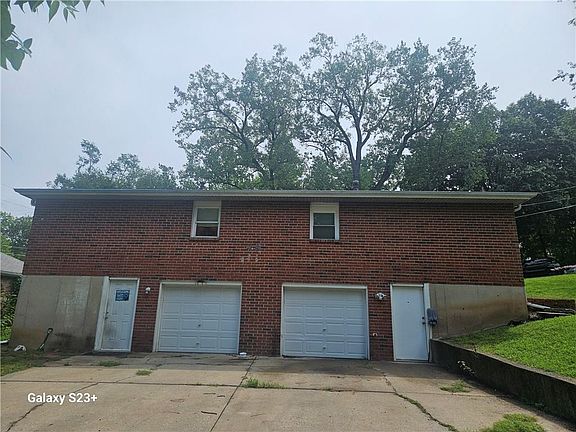 4th image of 104-106 S Oxford Ave