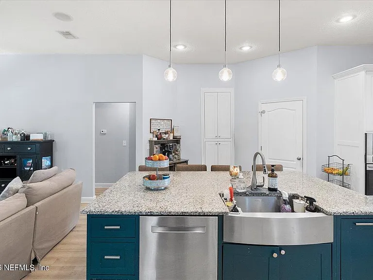 5281 Oxford Crest Dr — Photo 14