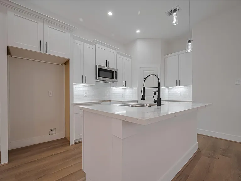 7546 Charlie St — Photo 15